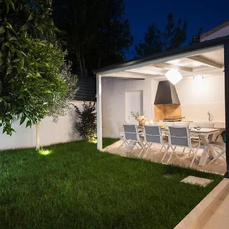 Hébergement de vacances Exklusive Mit Privatem Pool 50 Meter Zum *